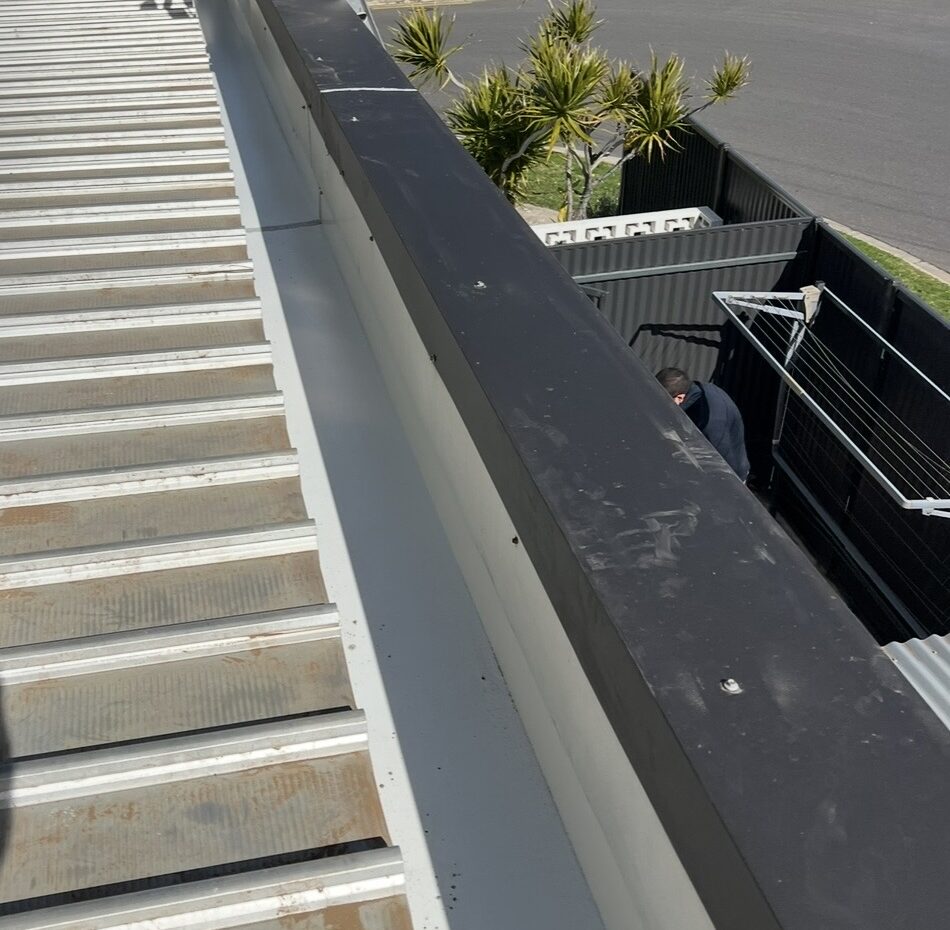 Parapet gutter after